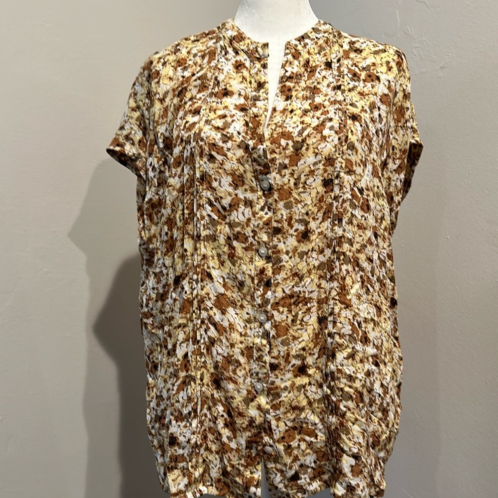 Treasure & Bond top